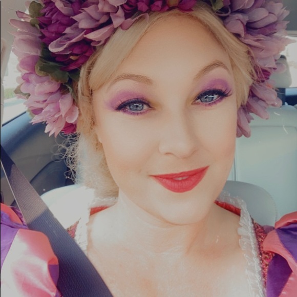 Meet your Posher, Stephanie - Picture 2 of 5